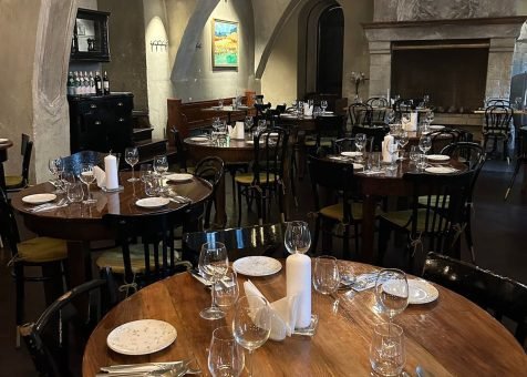 La Boheme Vilnius interior main room