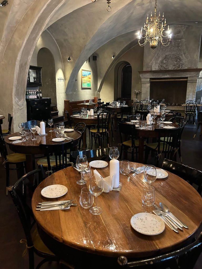 La Boheme Vilnius interior main room