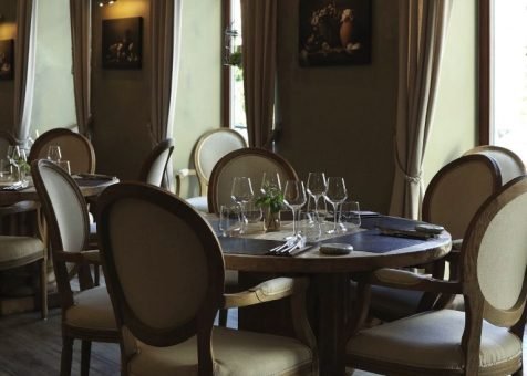 Restaurant Farm interior