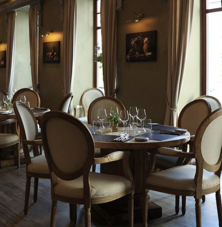 Restaurant Farm interior