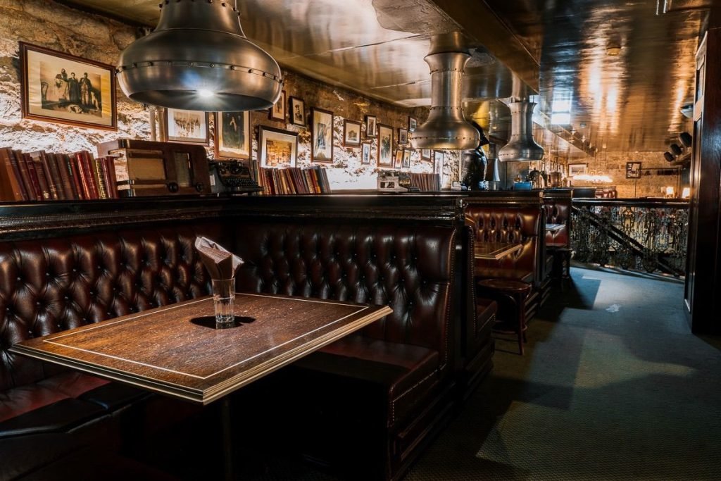 Scotland Yard Pub and Restaurant in Tallinn interior