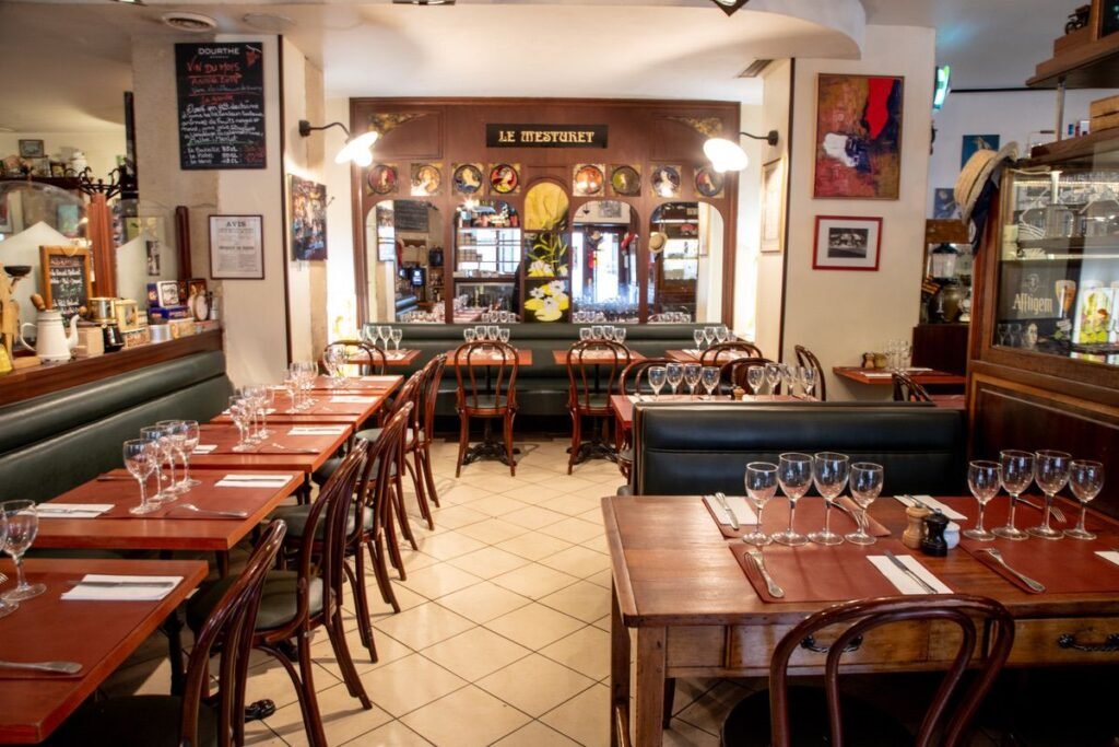 Le Mesturet Paris interior