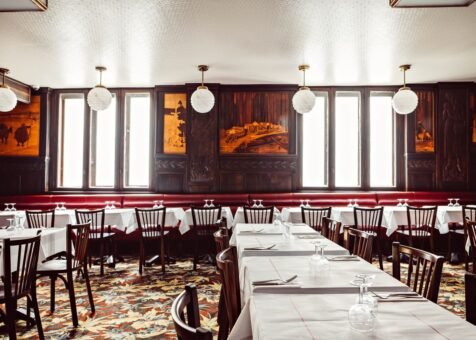 Bouillon Republique Paris interior group room