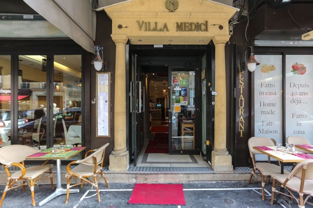 Villa Medici da Napoli entrance